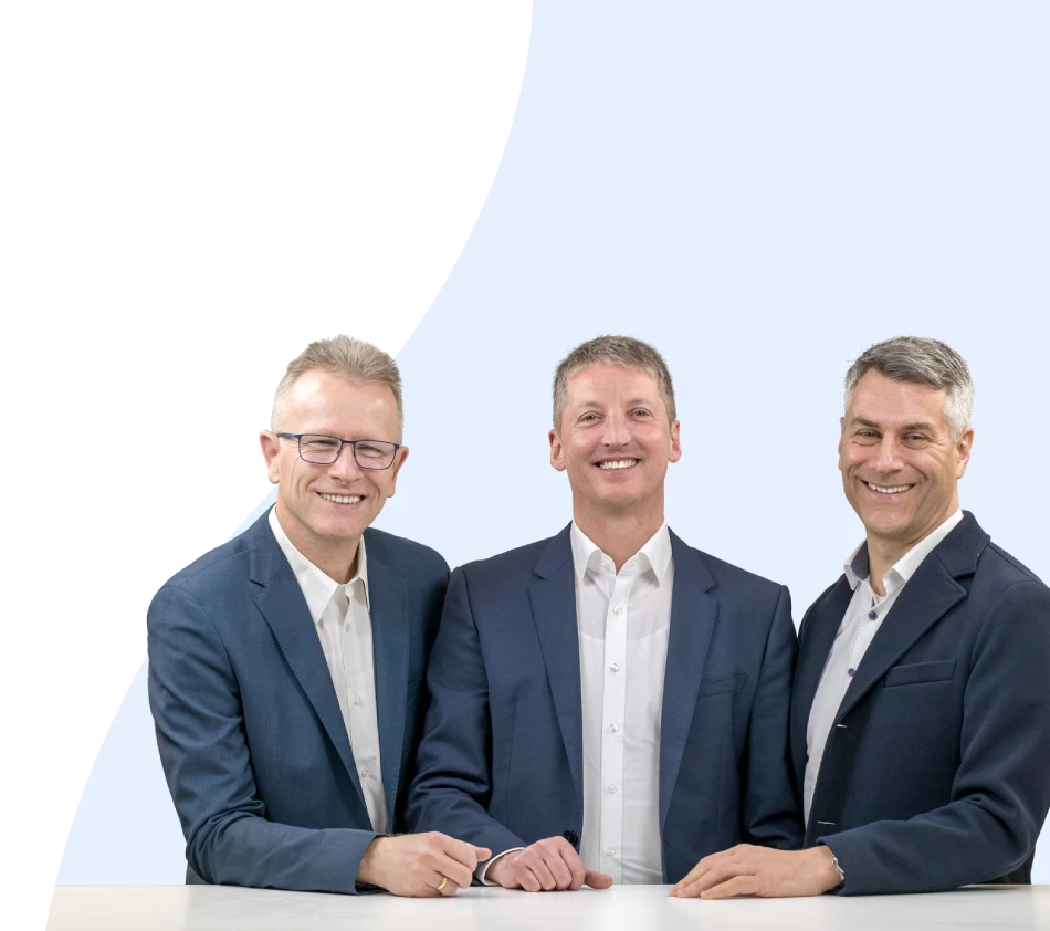 Les directeurs de crossbase : À gauche, Albrecht Bosler, responsable du développement, au centre Thomas Kern, CEO, et à droite Jochen Muffler, responsable du marketing et des finances